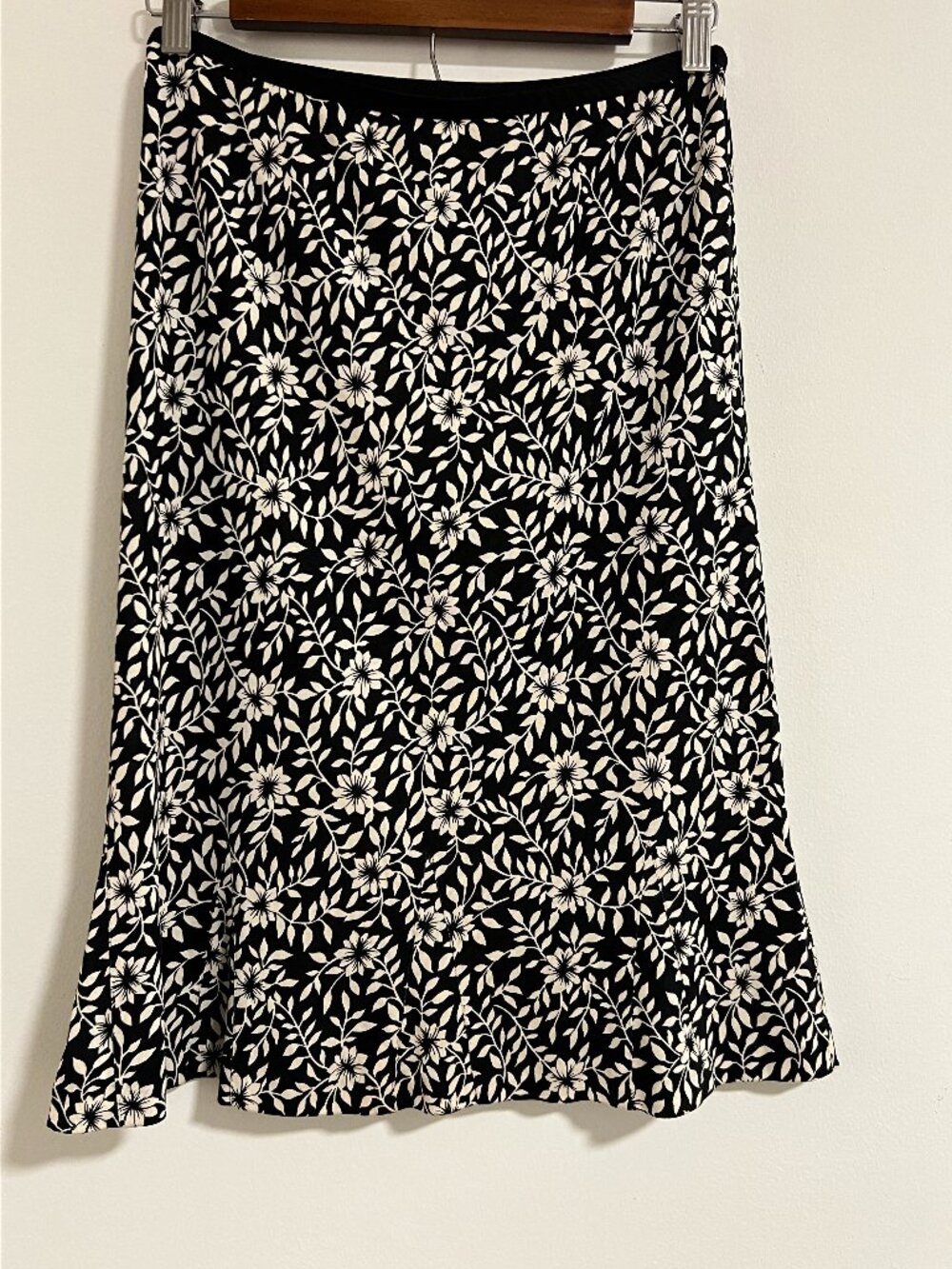 Diane von Furstenberg Silk Black & White Floral Midi Skirt Size 2